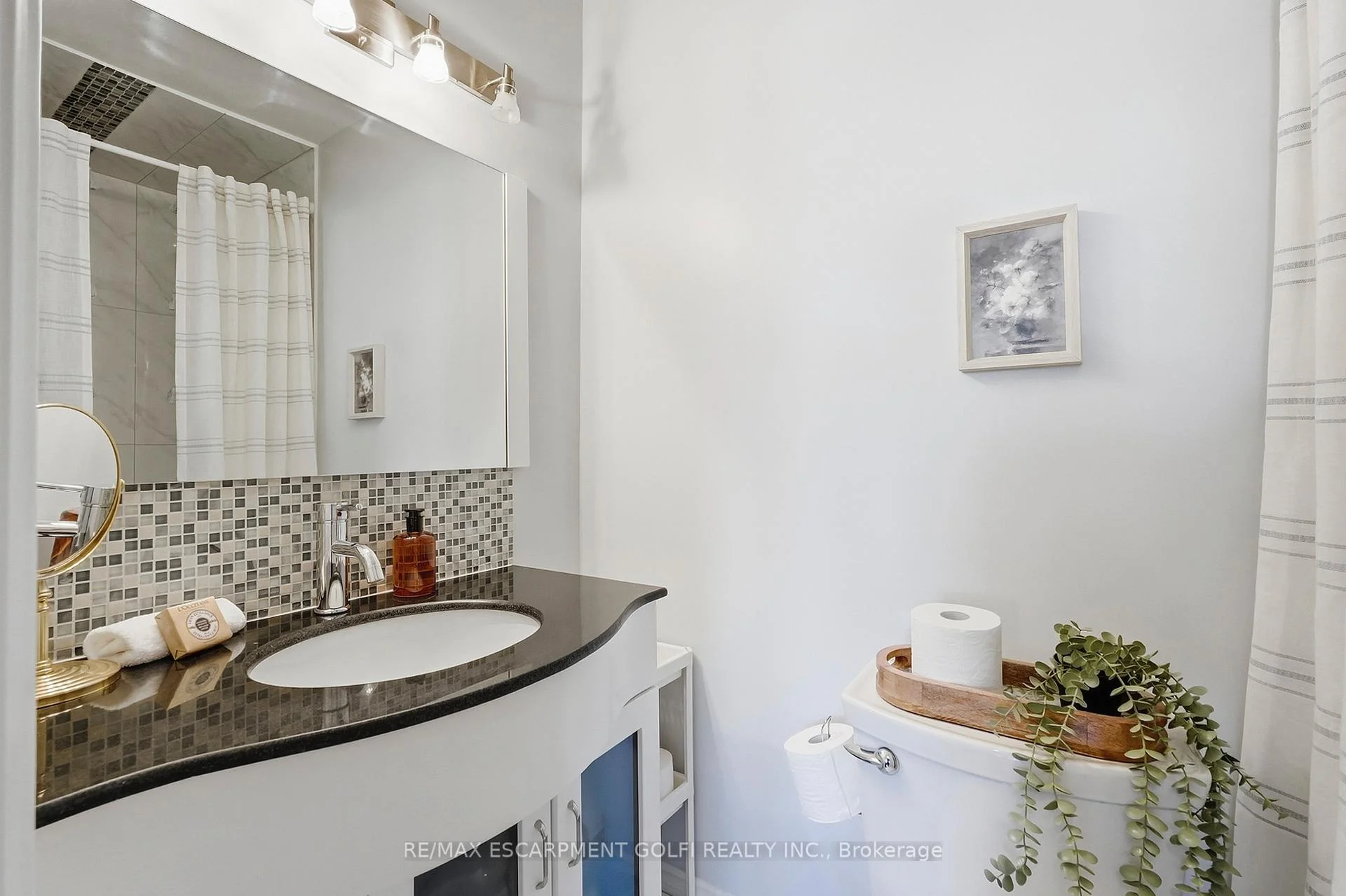 Photo 3 of 2180 Dixie Road, Mississauga, Lakeview — HOMEH
