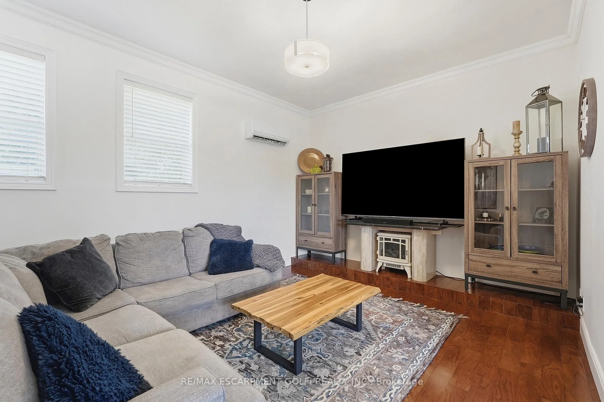 Photo 11 of 2180 Dixie Road, Mississauga, Lakeview — HOMEH