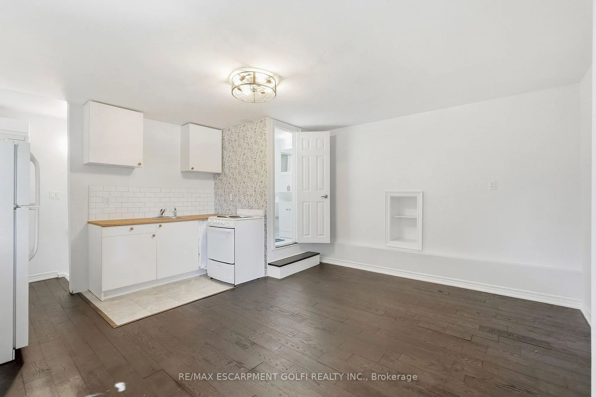 Photo 54 of 2180 Dixie Road, Mississauga, Lakeview — HOMEH