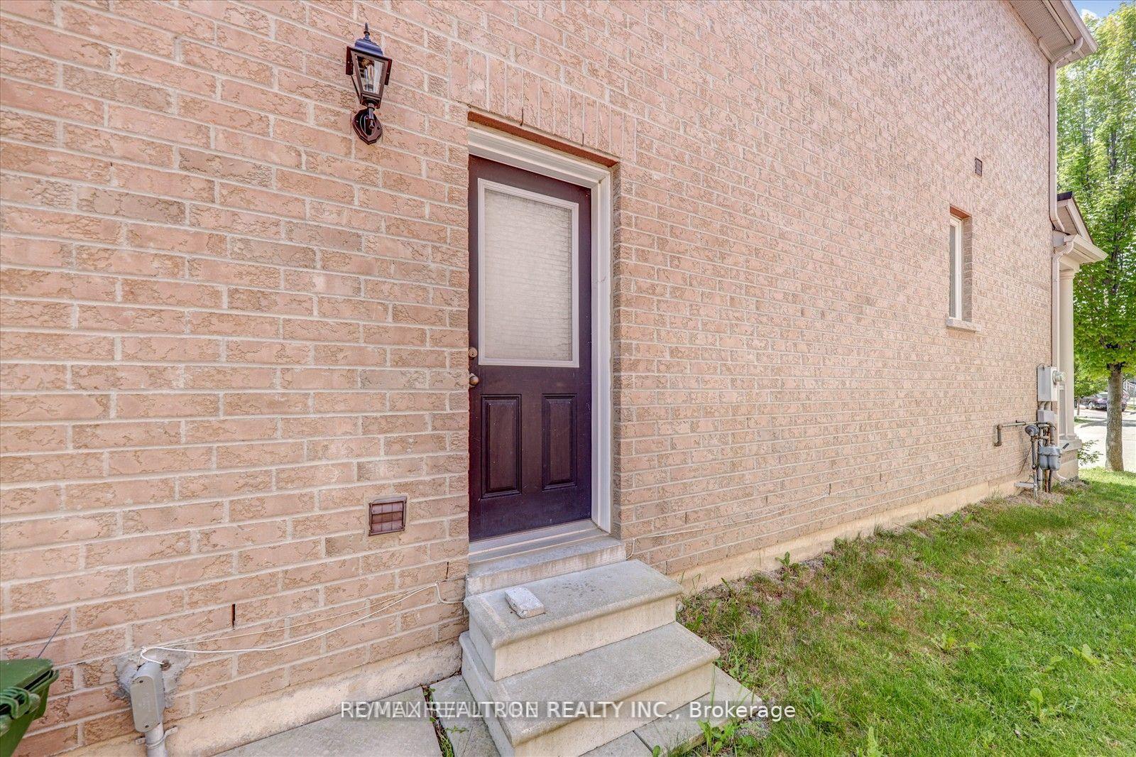 Photo 3 of Basement -65 Kincaid Lane, Markham, Middlefield — HOMEH