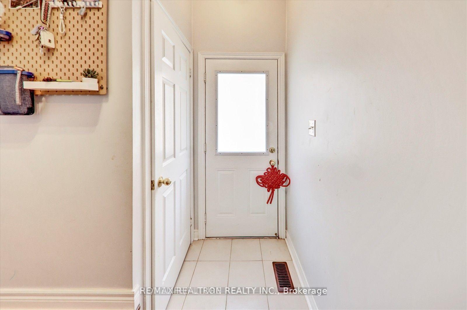 Photo 4 of Basement -65 Kincaid Lane, Markham, Middlefield — HOMEH