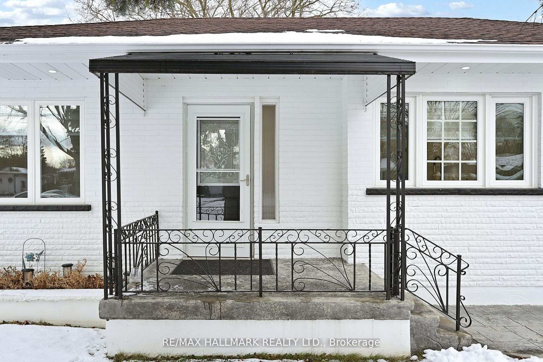 Photo 4 of 24 Cresser Avenue, Whitby, Rural Whitby — HOMEH