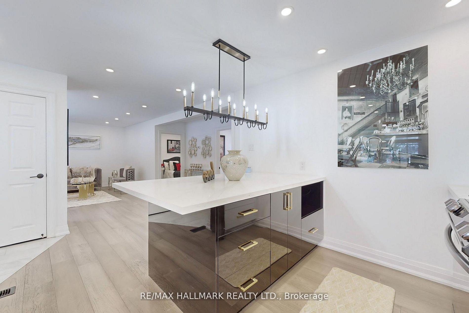 Photo 15 of 24 Cresser Avenue, Whitby, Rural Whitby — HOMEH