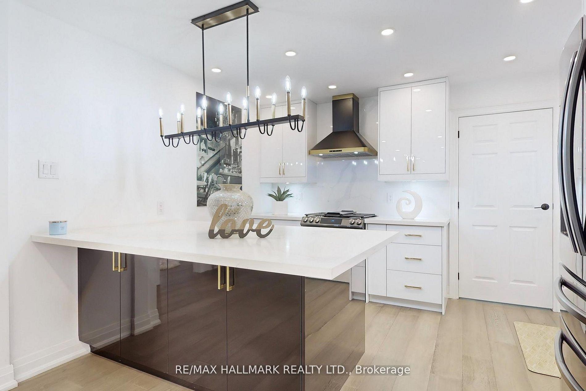 Photo 16 of 24 Cresser Avenue, Whitby, Rural Whitby — HOMEH