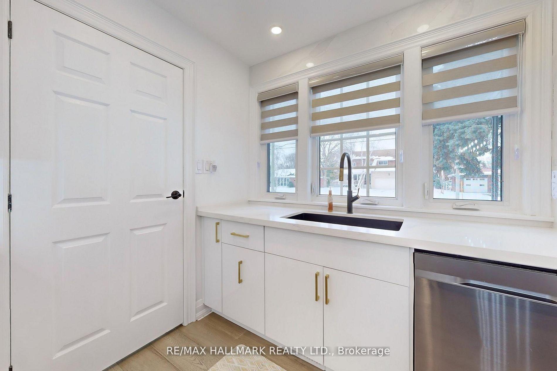 Photo 18 of 24 Cresser Avenue, Whitby, Rural Whitby — HOMEH