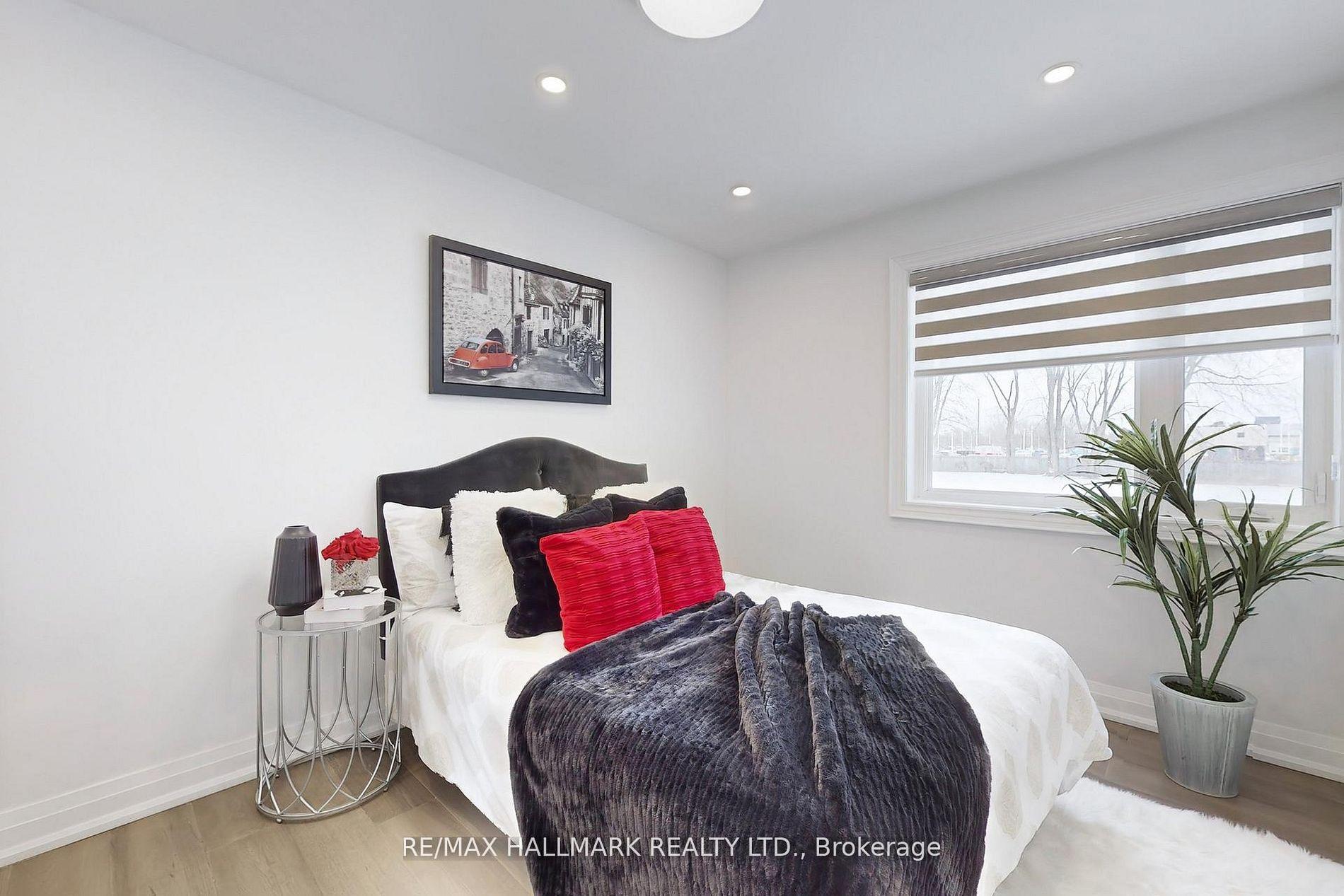 Photo 22 of 24 Cresser Avenue, Whitby, Rural Whitby — HOMEH