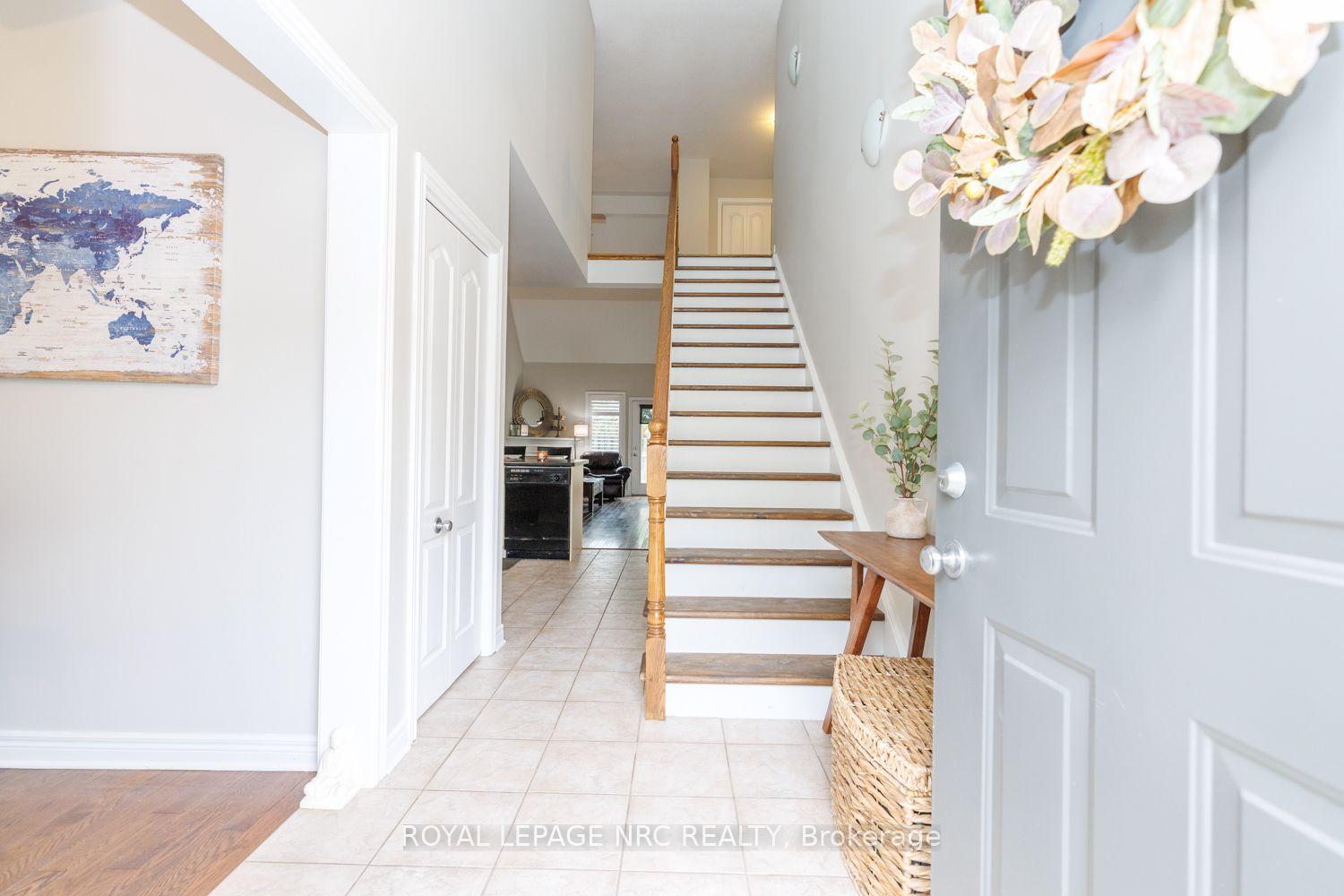 Photo 4 of Unit 9, 8142 Costabile Drive, Niagara Falls, Ascot — HOMEH