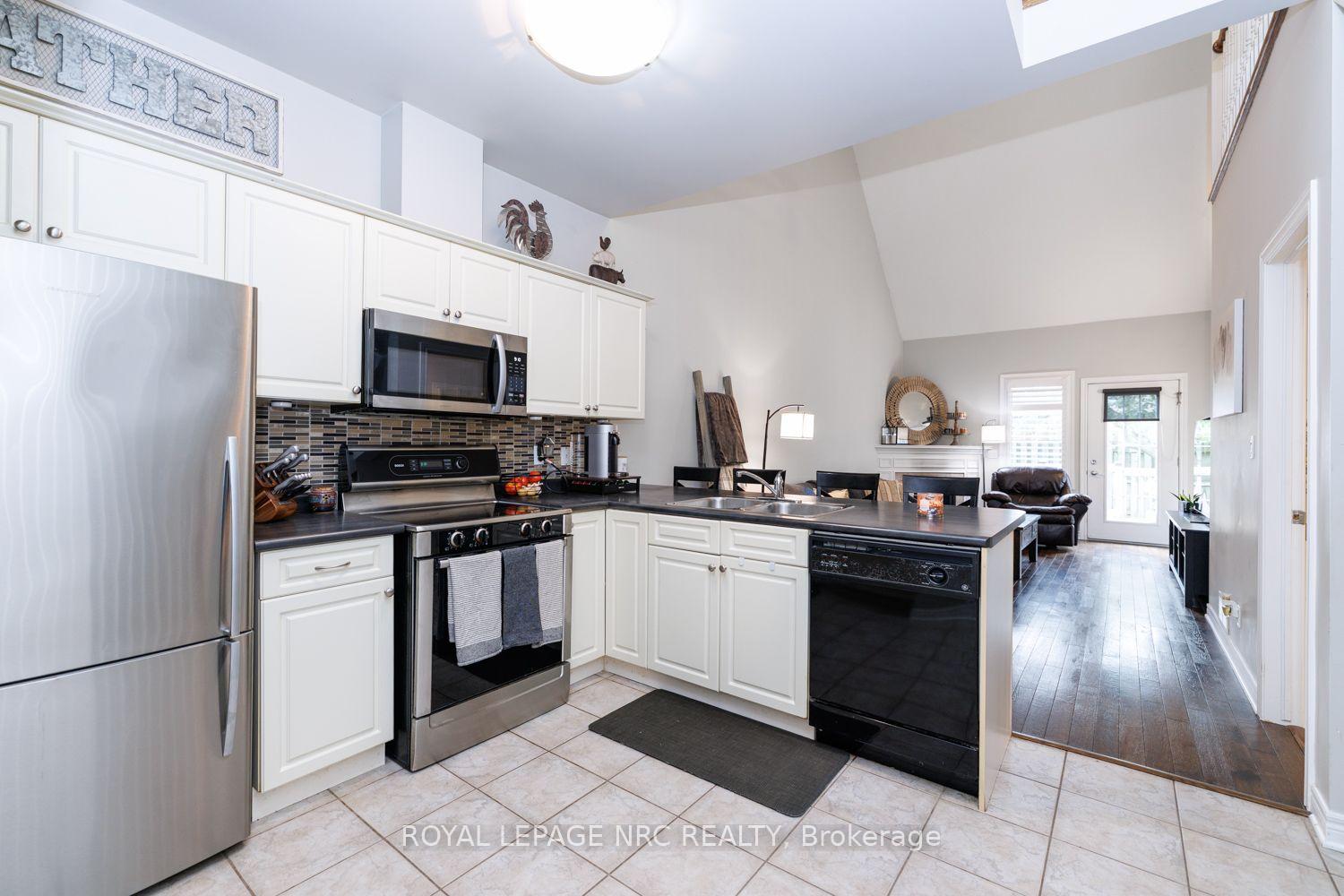 Photo 7 of Unit 9, 8142 Costabile Drive, Niagara Falls, Ascot — HOMEH