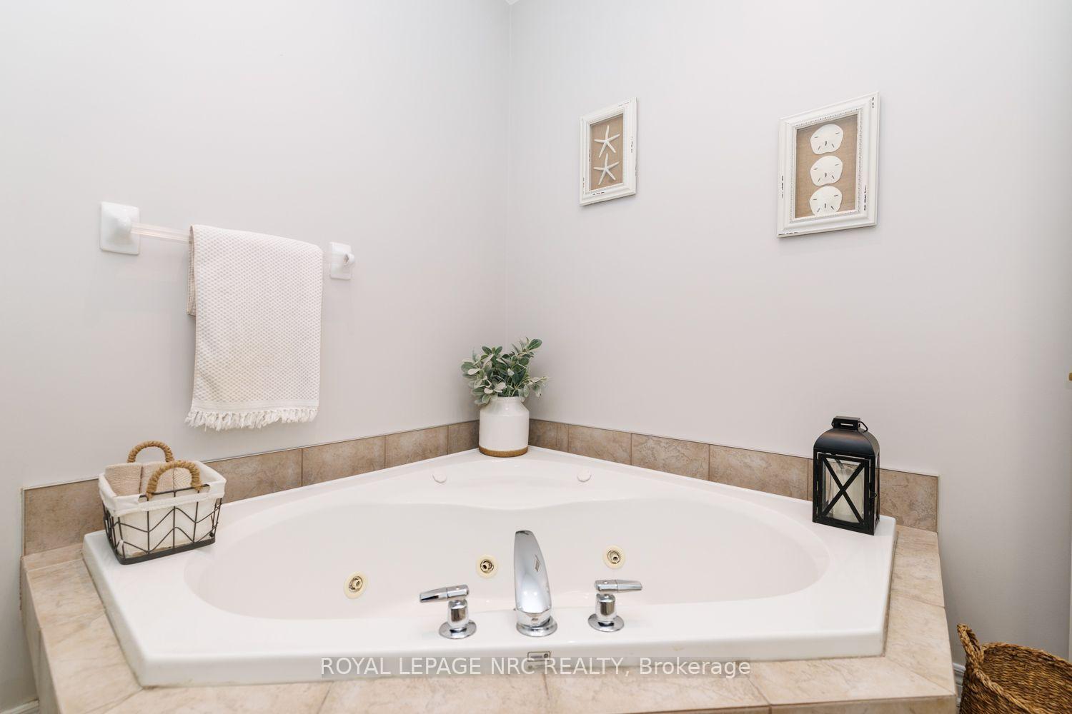 Photo 19 of Unit 9, 8142 Costabile Drive, Niagara Falls, Ascot — HOMEH
