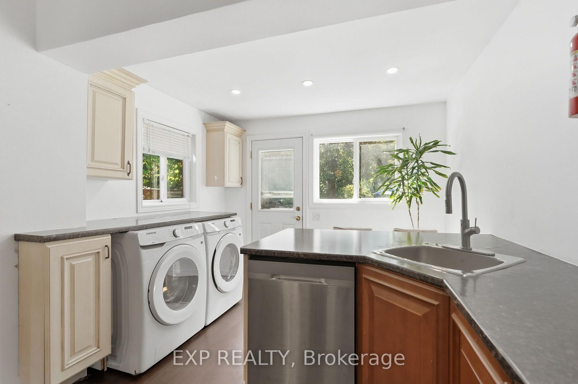 Photo 16 of 146 Ottawa Street S, Hamilton, Delta — HOMEH