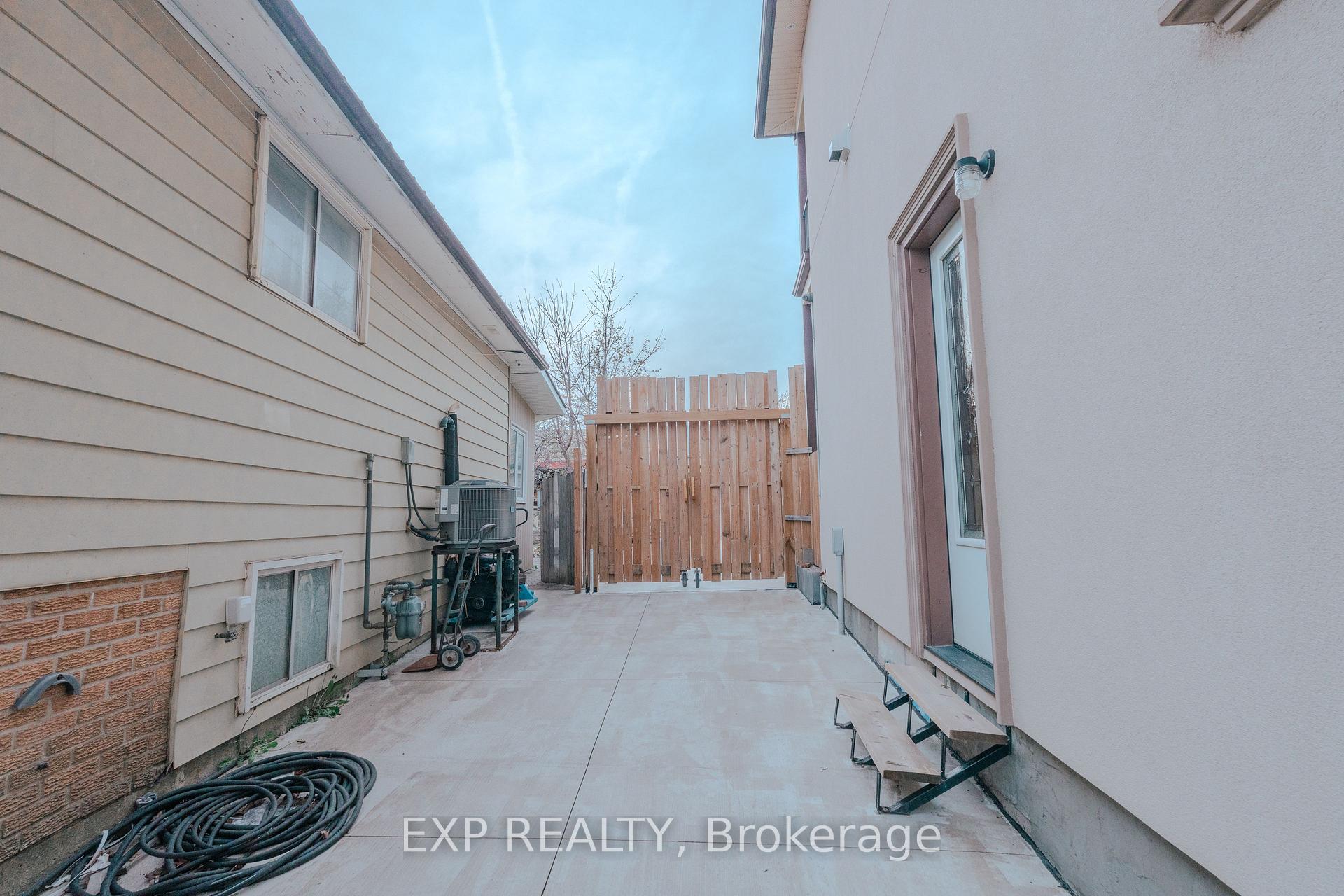 Photo 40 of 3257 Monica Drive, Mississauga, Malton — HOMEH