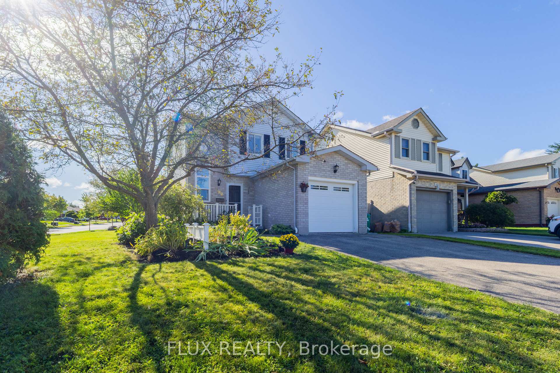 Photo 2 of 588 Drummerhill Crescent, Waterloo, Maple Hills — HOMEH