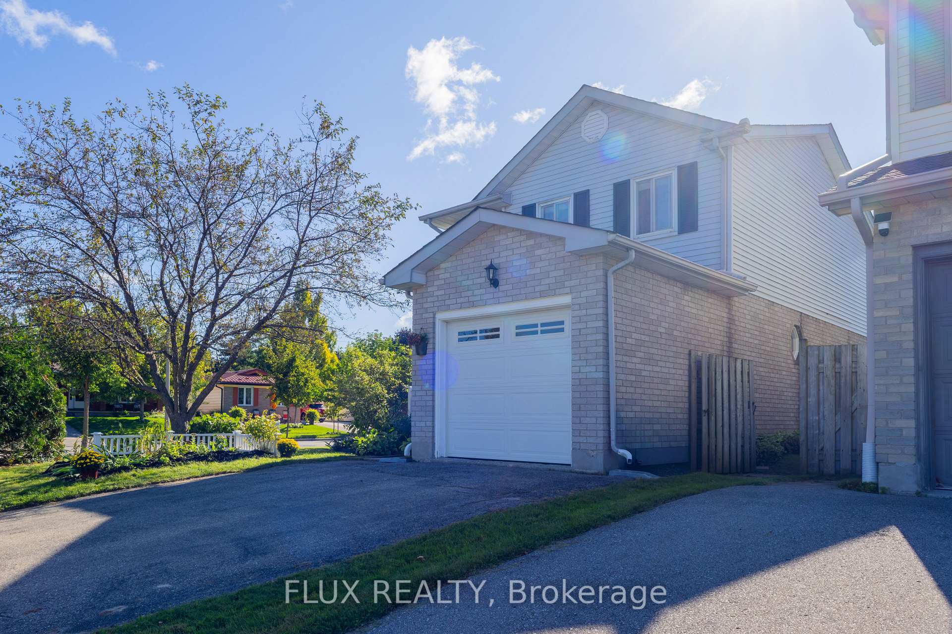 Photo 3 of 588 Drummerhill Crescent, Waterloo, Maple Hills — HOMEH