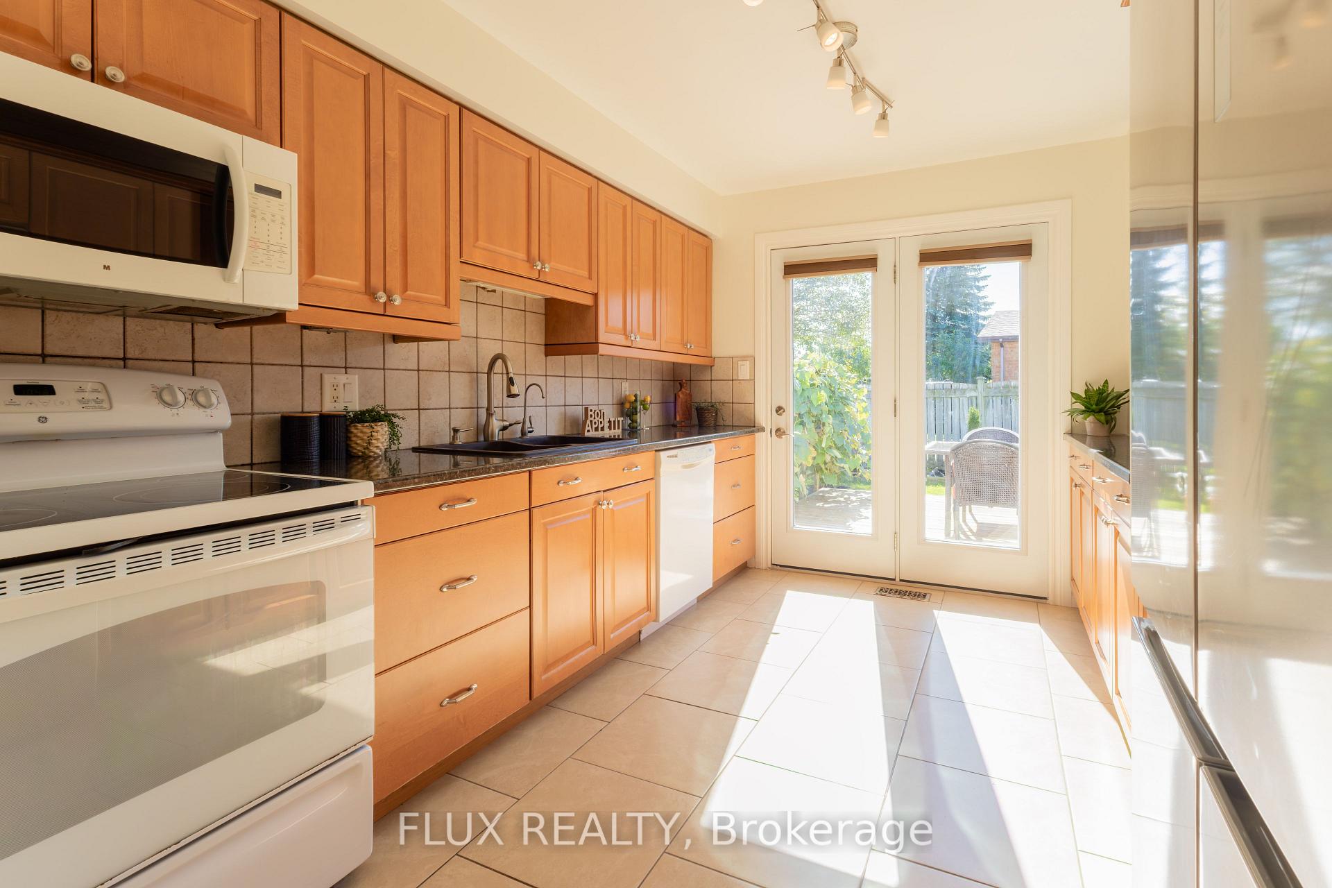 Photo 7 of 588 Drummerhill Crescent, Waterloo, Maple Hills — HOMEH