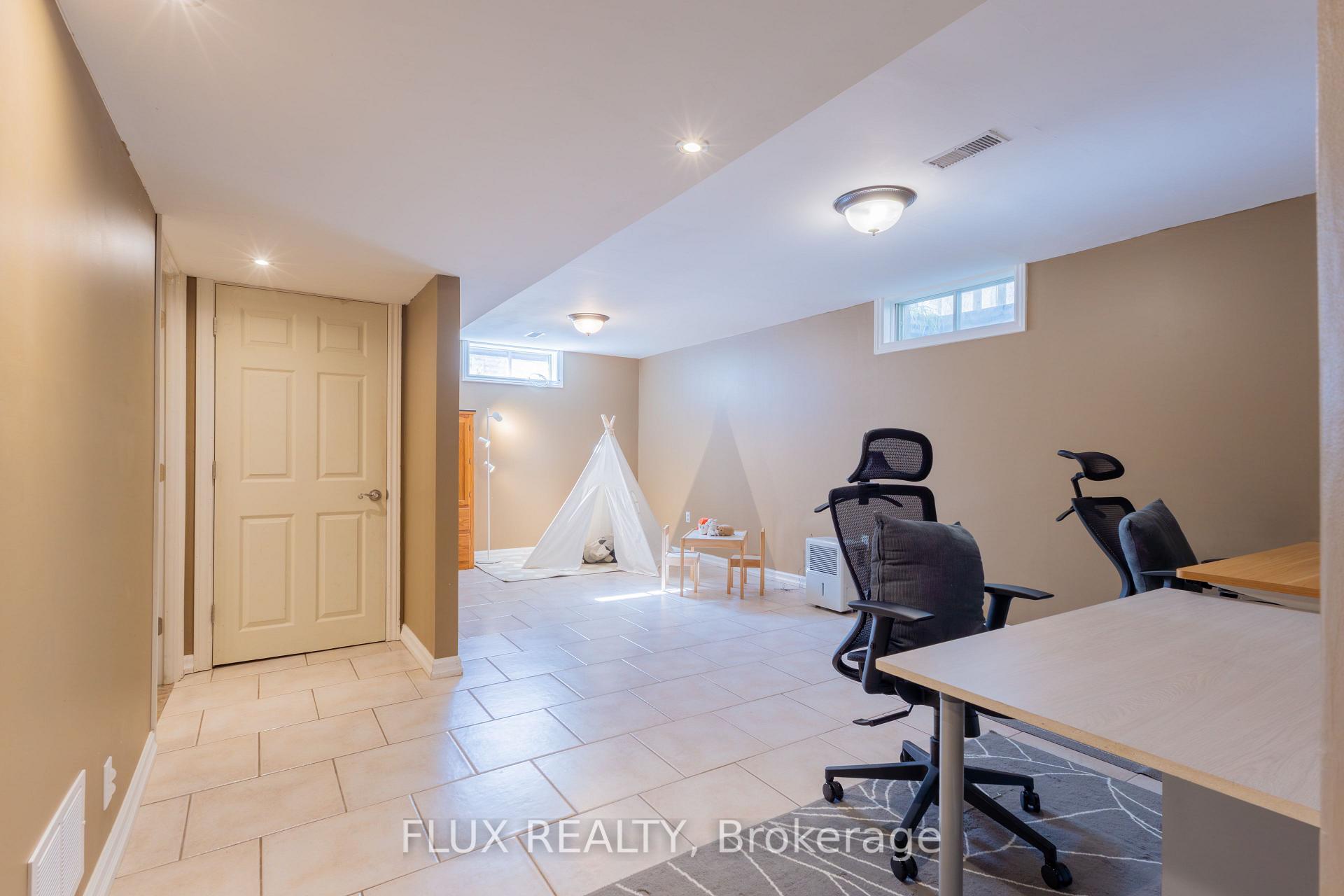 Photo 14 of 588 Drummerhill Crescent, Waterloo, Maple Hills — HOMEH