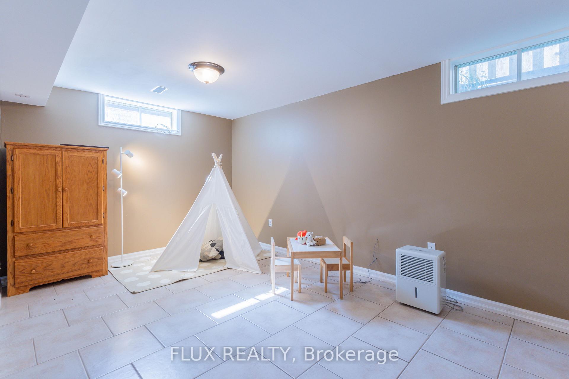 Photo 15 of 588 Drummerhill Crescent, Waterloo, Maple Hills — HOMEH