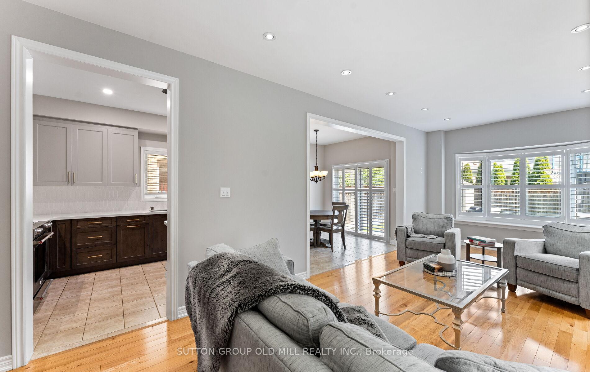 Photo 10 of 201 Vellore Park Avenue, Vaughan, Vellore Village — HOMEH