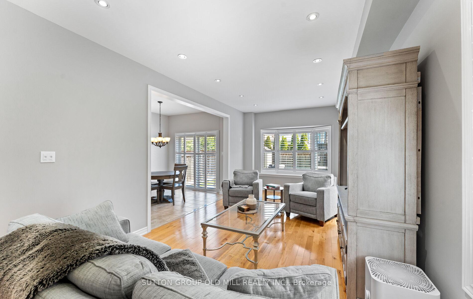 Photo 11 of 201 Vellore Park Avenue, Vaughan, Vellore Village — HOMEH