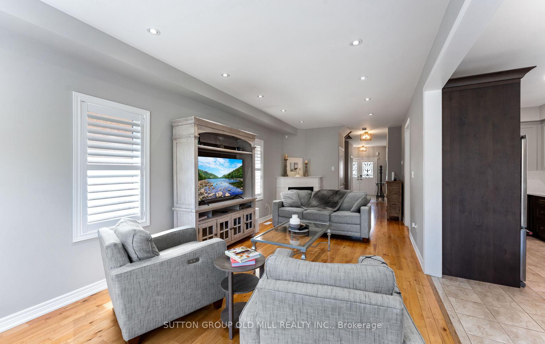 Photo 12 of 201 Vellore Park Avenue, Vaughan, Vellore Village — HOMEH