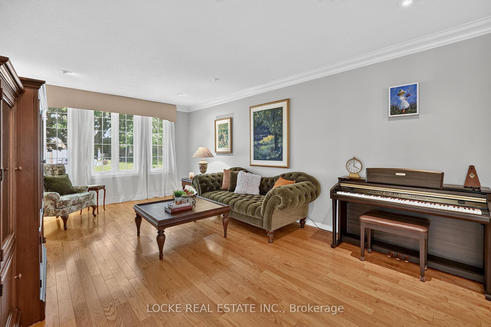 Photo 4 of 1672 Des Ravins Place, Ottawa, Chapel Hill — HOMEH