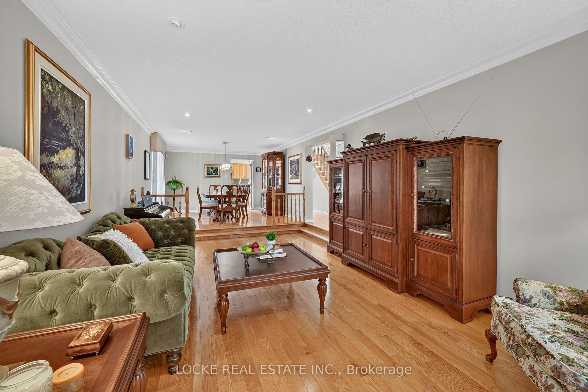 Photo 6 of 1672 Des Ravins Place, Ottawa, Chapel Hill — HOMEH