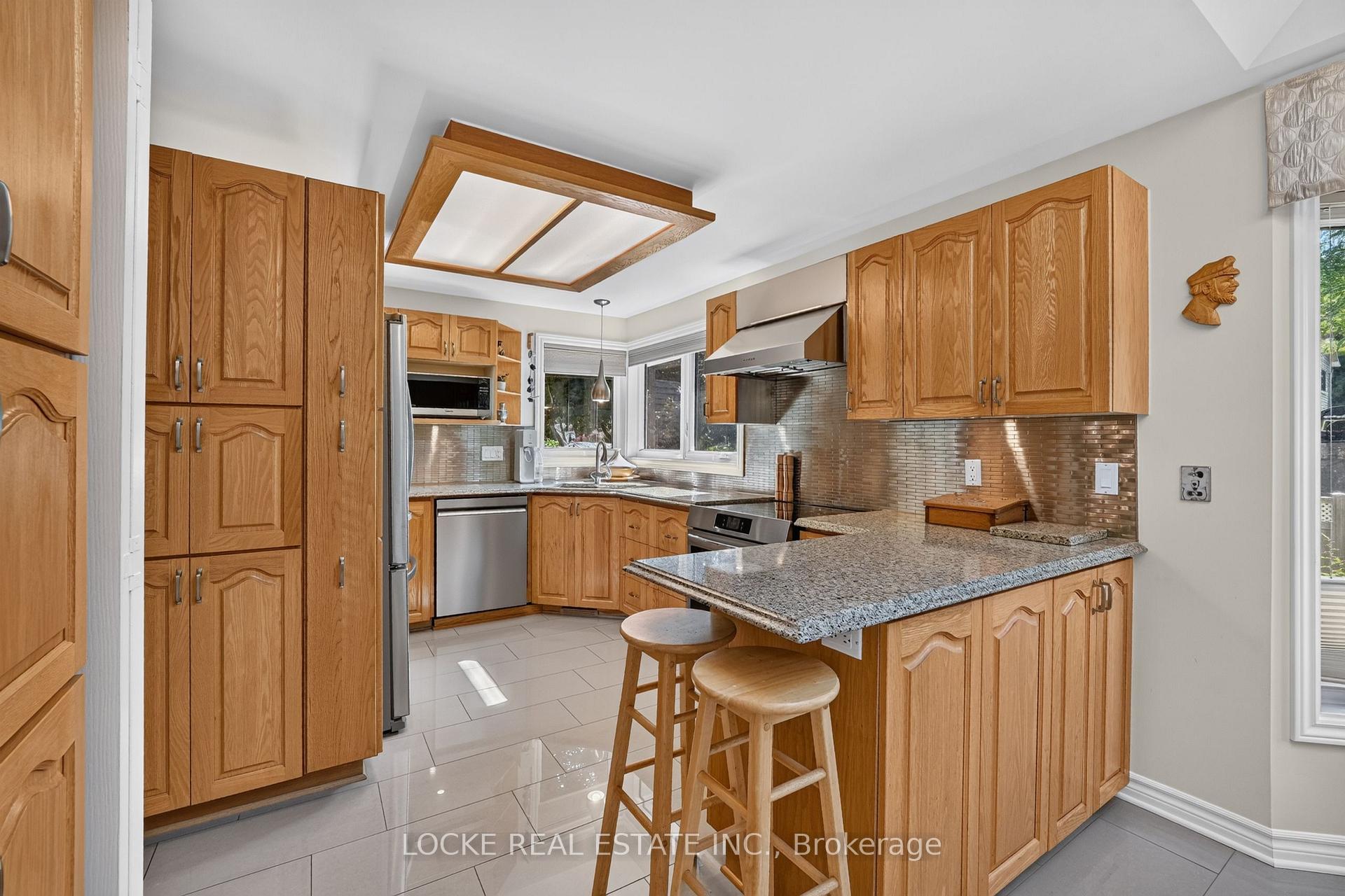 Photo 10 of 1672 Des Ravins Place, Ottawa, Chapel Hill — HOMEH