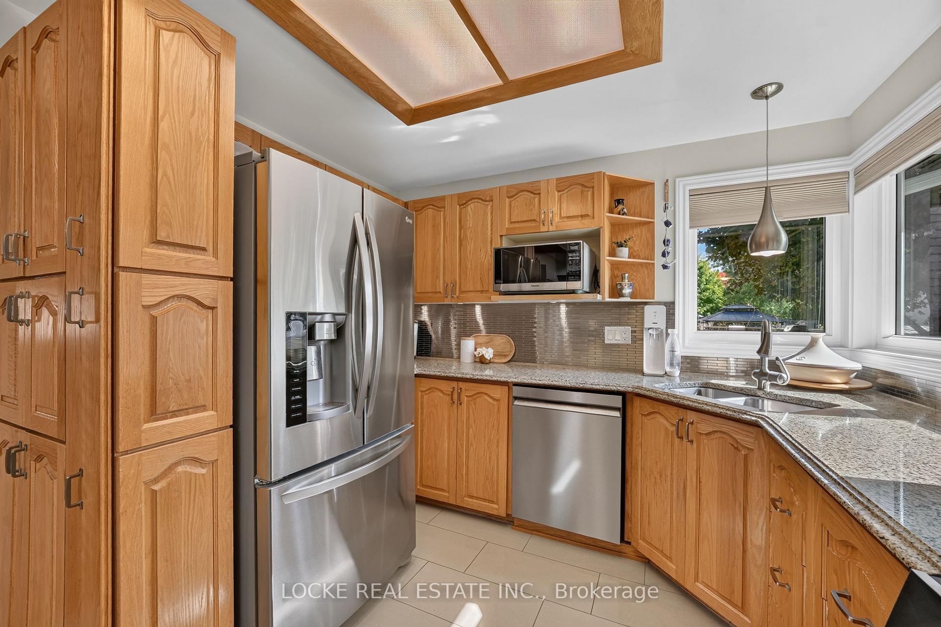 Photo 12 of 1672 Des Ravins Place, Ottawa, Chapel Hill — HOMEH