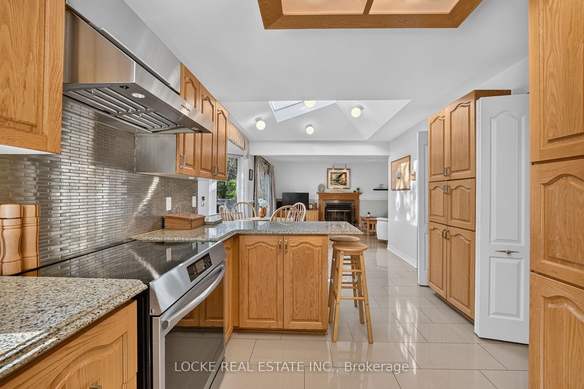 Photo 13 of 1672 Des Ravins Place, Ottawa, Chapel Hill — HOMEH