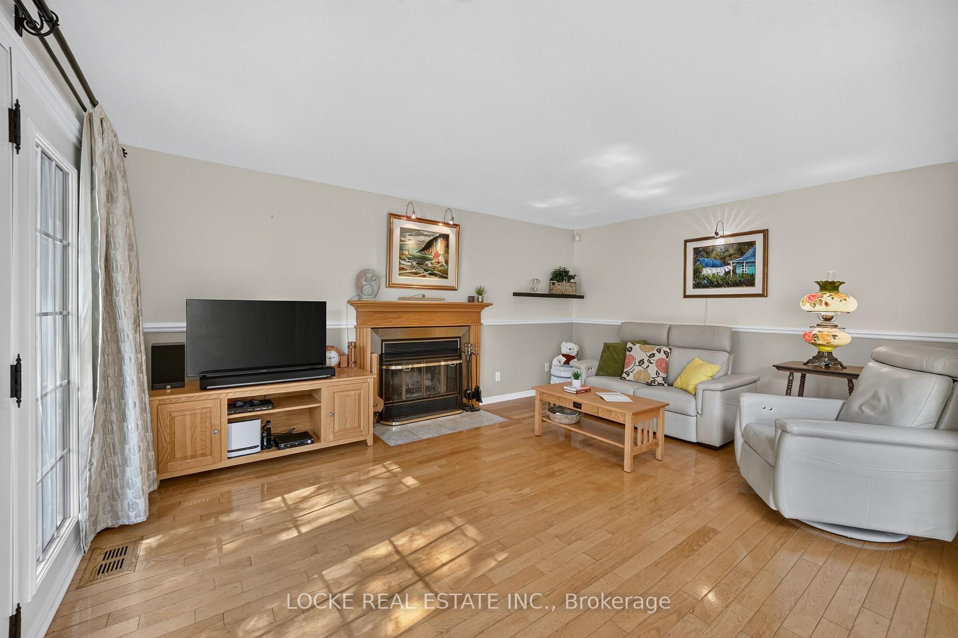 Photo 17 of 1672 Des Ravins Place, Ottawa, Chapel Hill — HOMEH