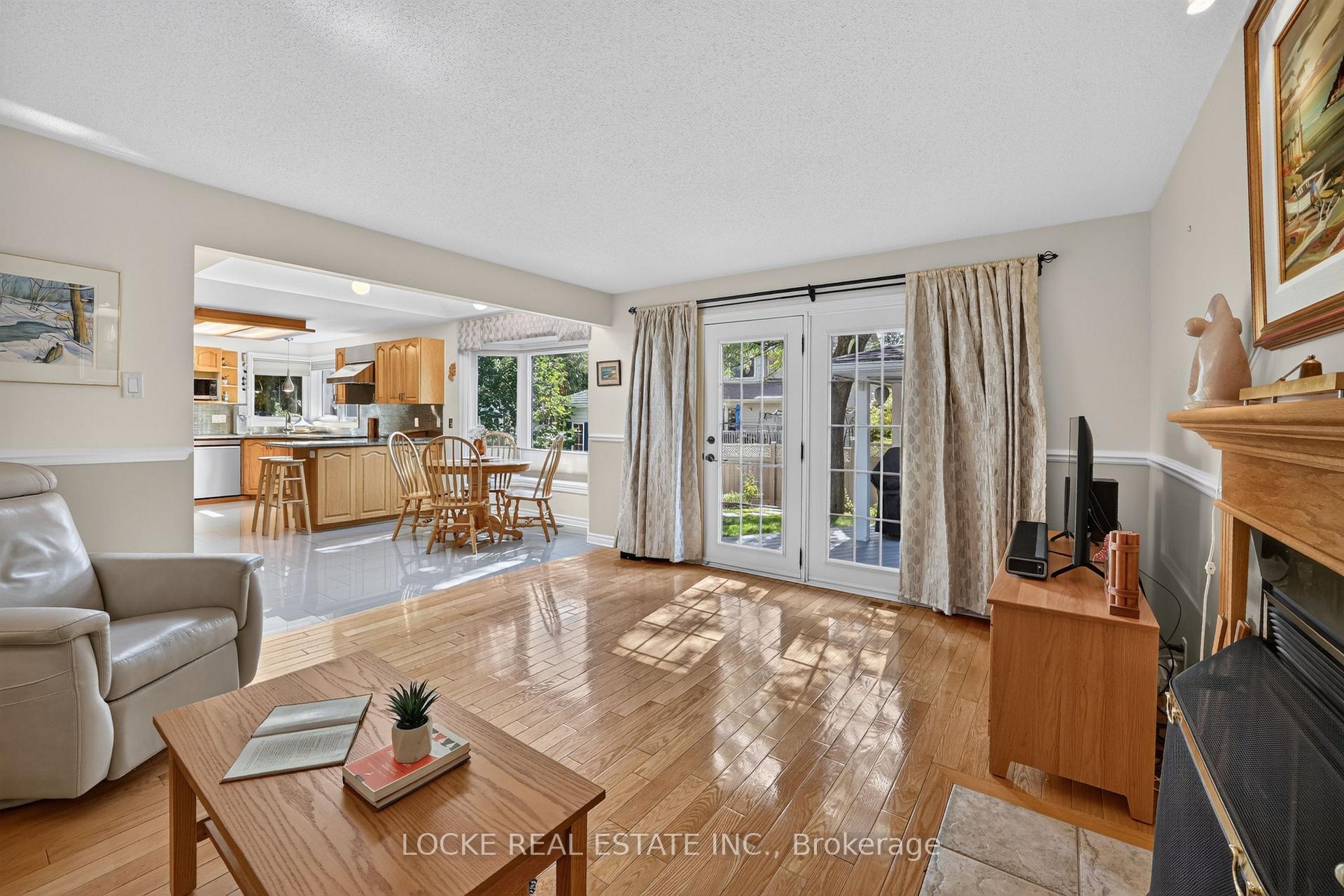 Photo 18 of 1672 Des Ravins Place, Ottawa, Chapel Hill — HOMEH
