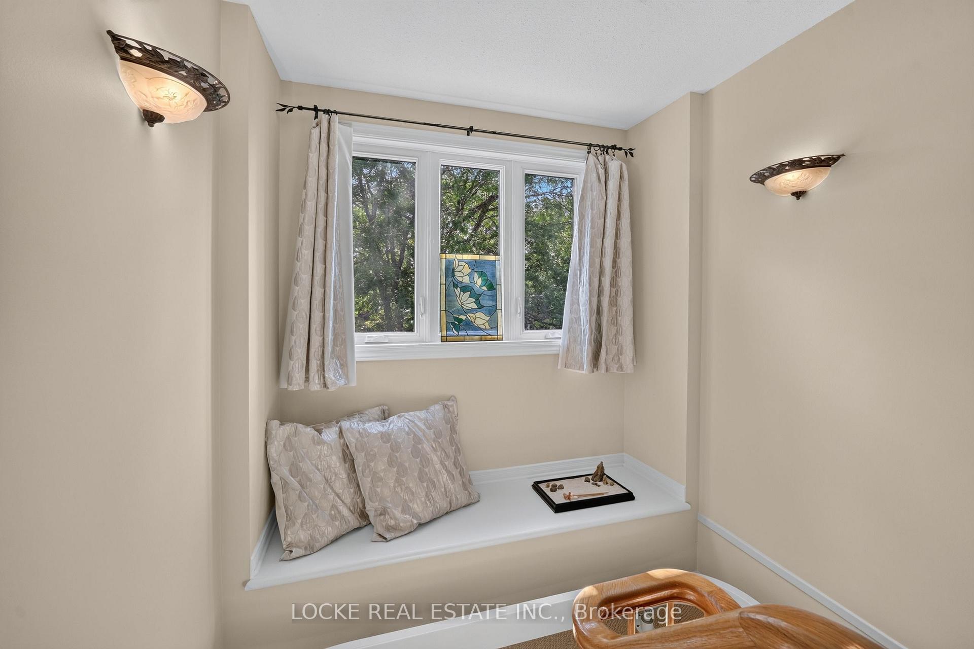 Photo 24 of 1672 Des Ravins Place, Ottawa, Chapel Hill — HOMEH
