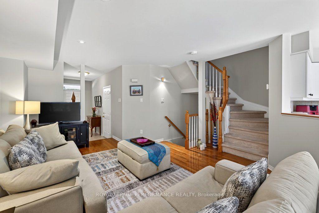 Photo 10 of 34 Steel Street, Ottawa, Beacon Hill South — HOMEH