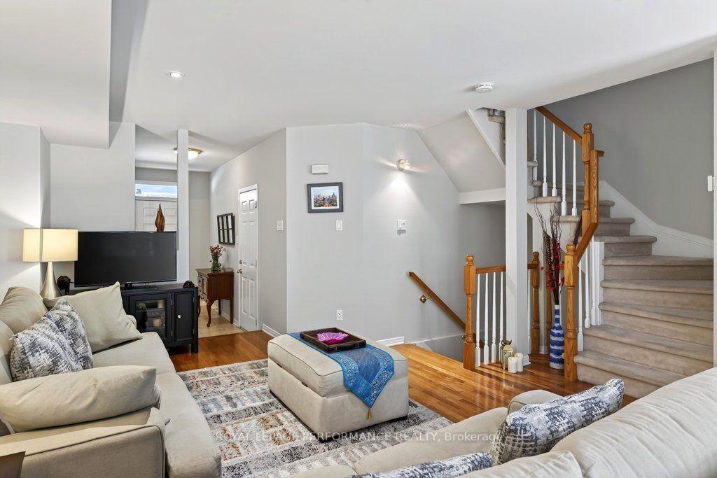 Photo 11 of 34 Steel Street, Ottawa, Beacon Hill South — HOMEH