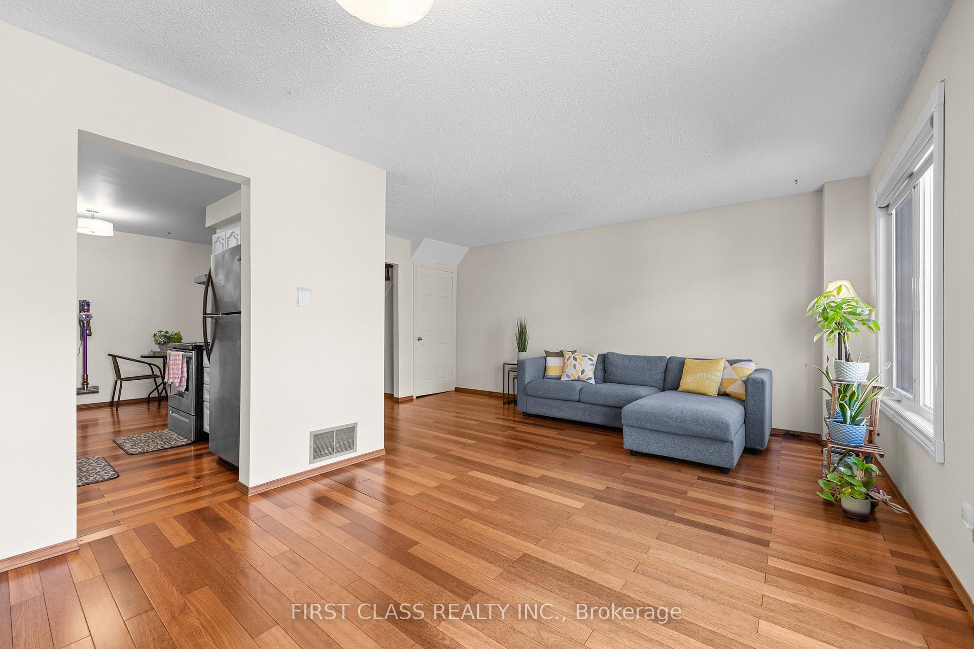 Photo 13 of 4213 Beacon Lane, Mississauga, Creditview — HOMEH
