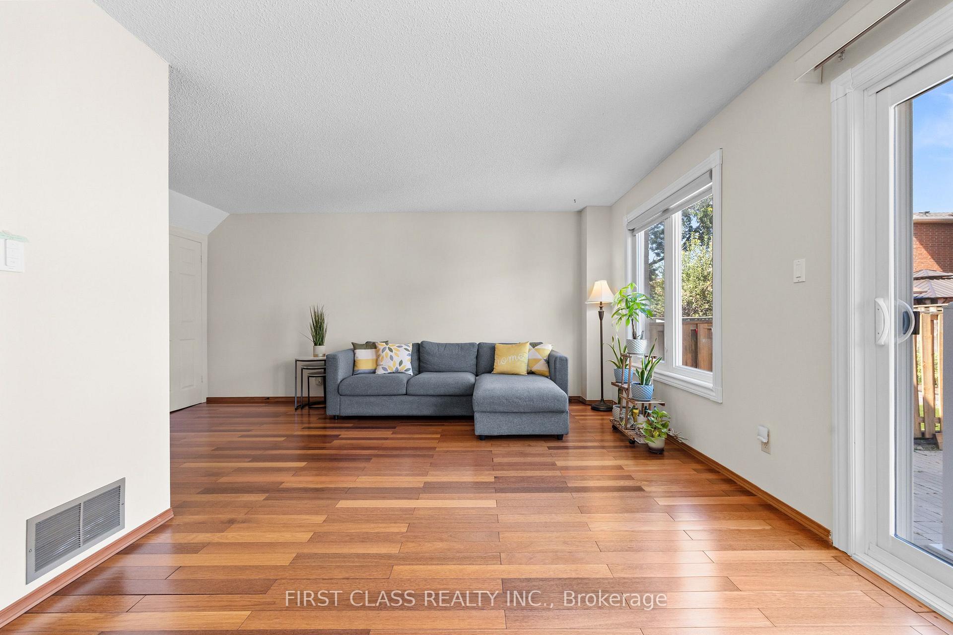 Photo 16 of 4213 Beacon Lane, Mississauga, Creditview — HOMEH