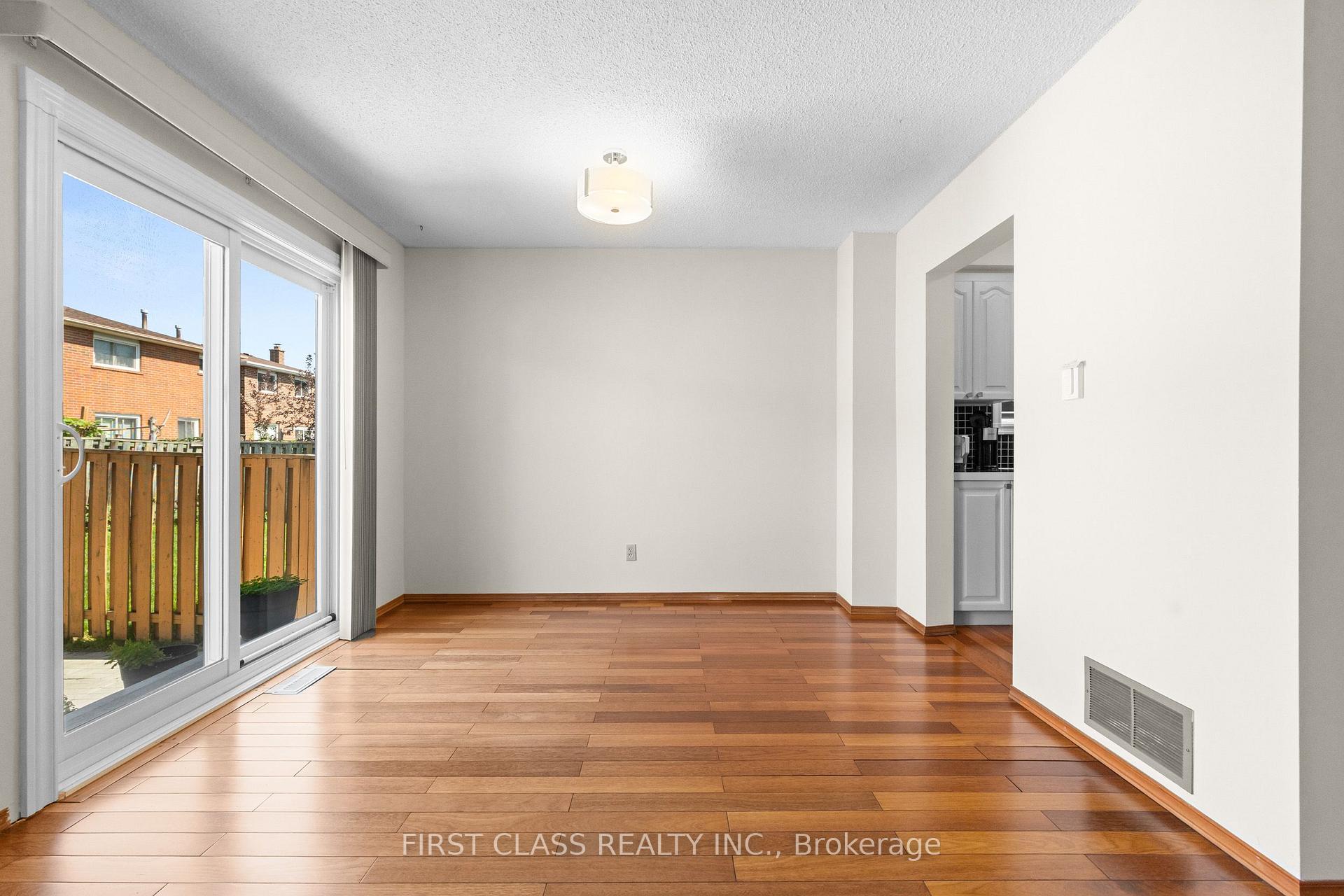Photo 23 of 4213 Beacon Lane, Mississauga, Creditview — HOMEH