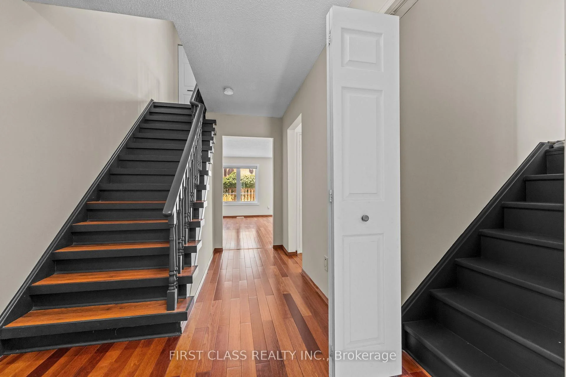 Photo 4 of 4213 Beacon Lane, Mississauga, Creditview — HOMEH