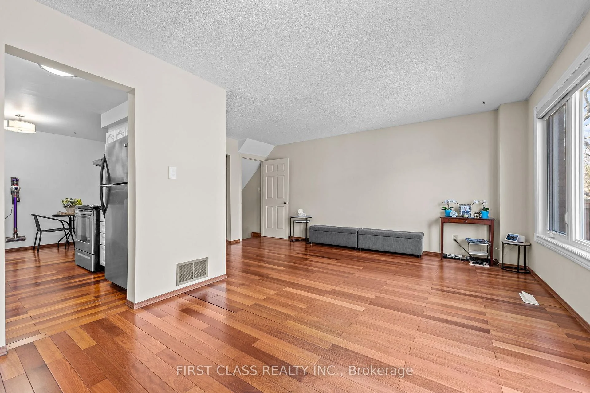Photo 43 of 4213 Beacon Lane, Mississauga, Creditview — HOMEH