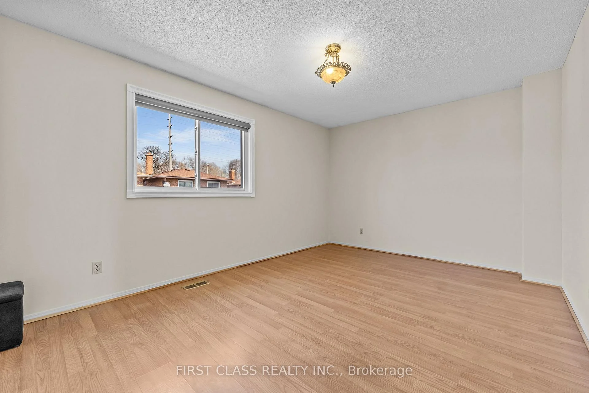 Photo 52 of 4213 Beacon Lane, Mississauga, Creditview — HOMEH