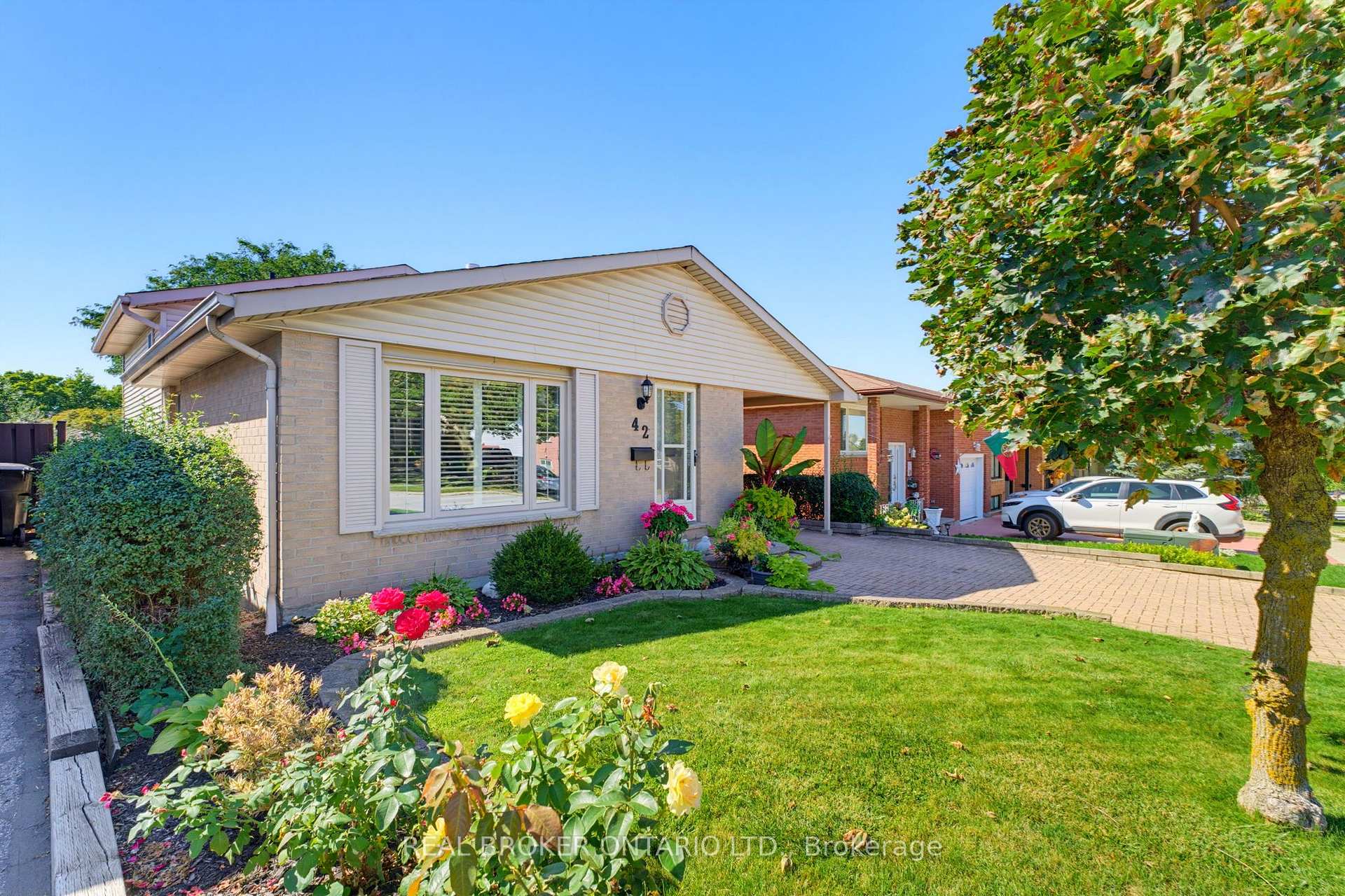 Photo 2 of 42 Parker Drive, Cambridge, Christopher-Champlain — HOMEH