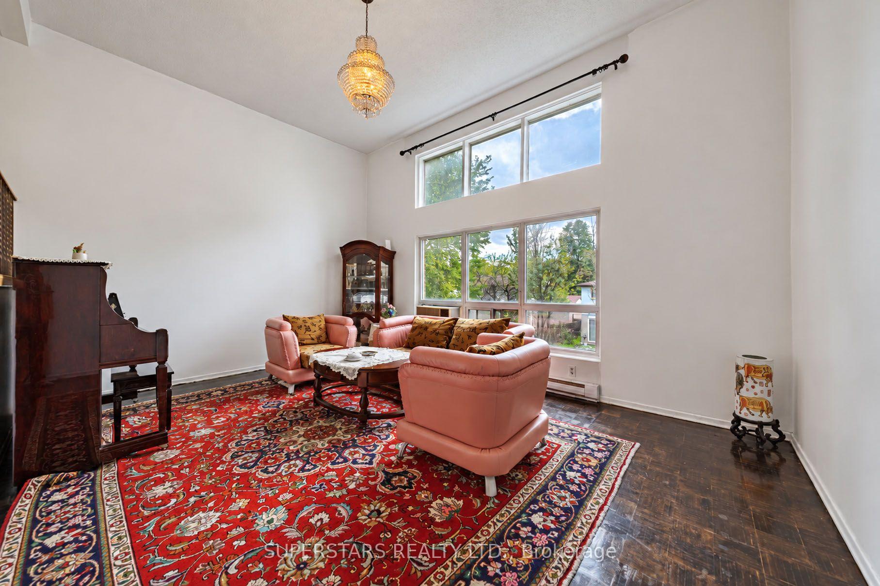 Photo 2 of 29 Jenny Wrenway, North York, Hillcrest Village — HOMEH