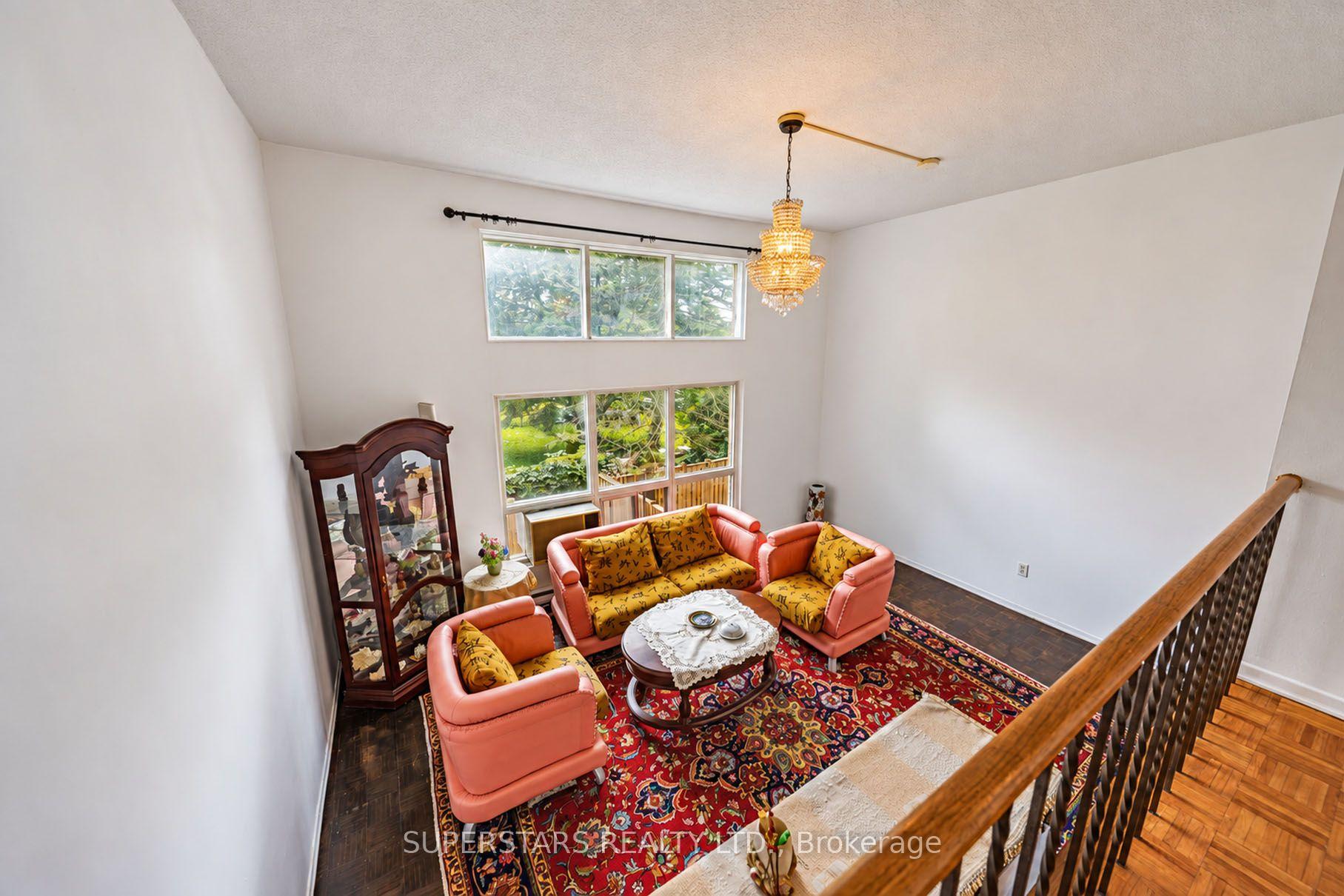 Photo 4 of 29 Jenny Wrenway, North York, Hillcrest Village — HOMEH