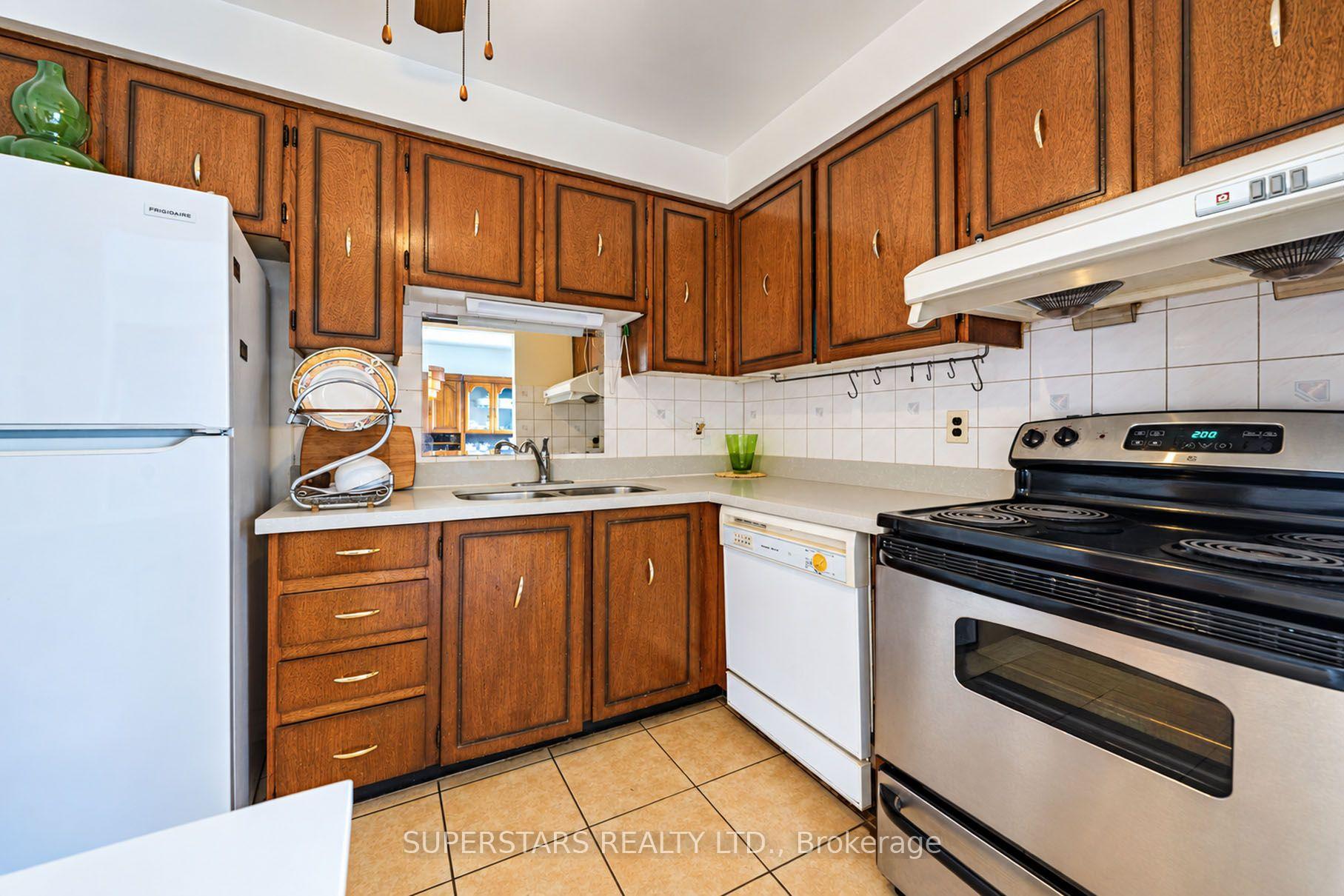 Photo 8 of 29 Jenny Wrenway, North York, Hillcrest Village — HOMEH
