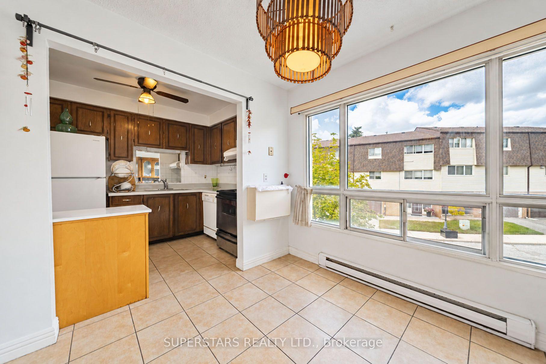 Photo 9 of 29 Jenny Wrenway, North York, Hillcrest Village — HOMEH