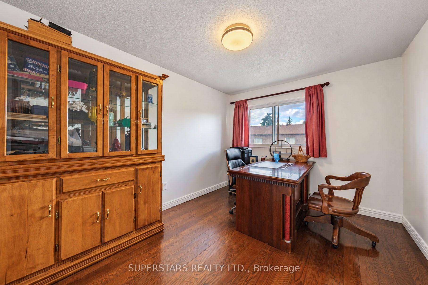 Photo 11 of 29 Jenny Wrenway, North York, Hillcrest Village — HOMEH