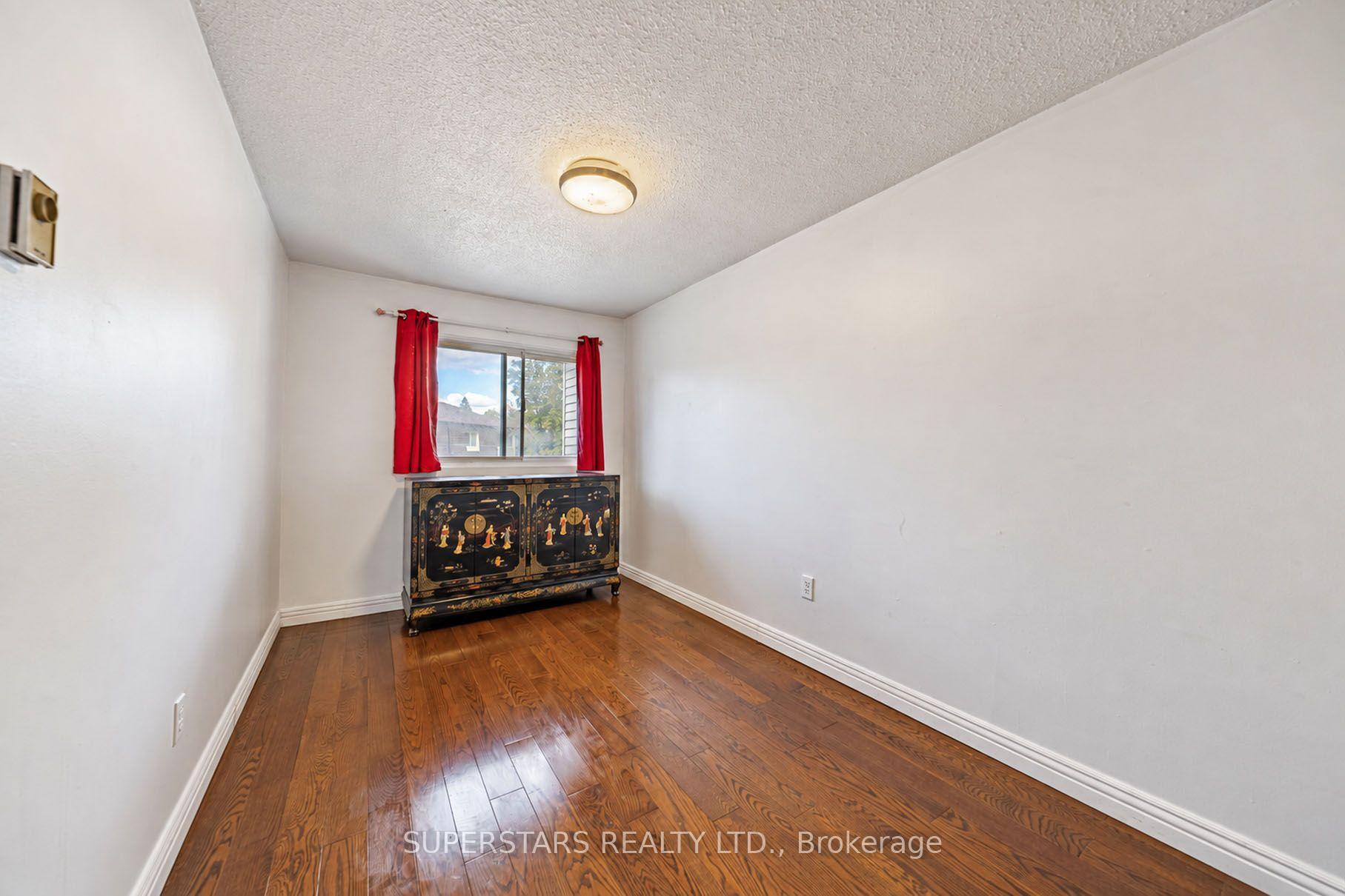 Photo 13 of 29 Jenny Wrenway, North York, Hillcrest Village — HOMEH