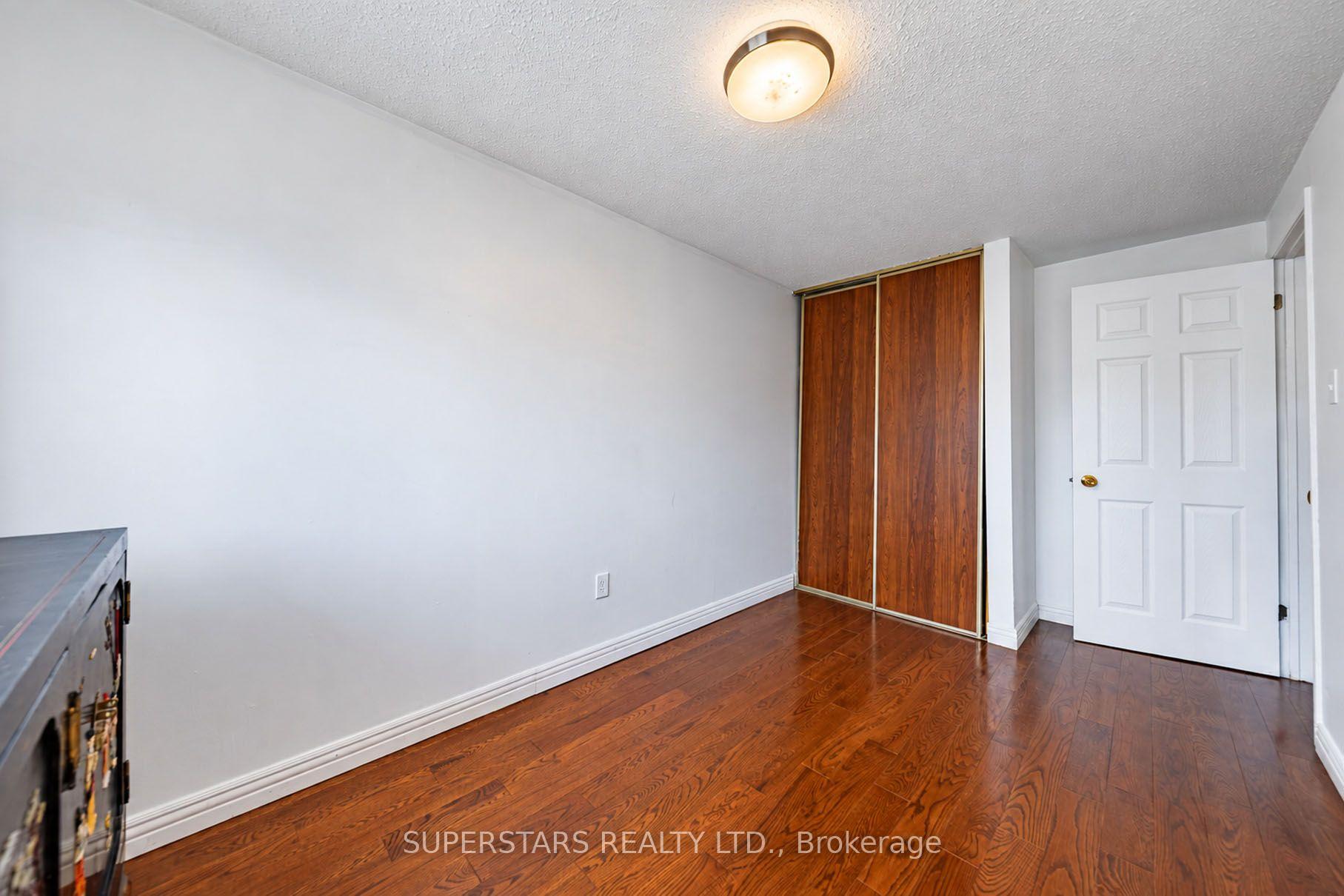 Photo 14 of 29 Jenny Wrenway, North York, Hillcrest Village — HOMEH