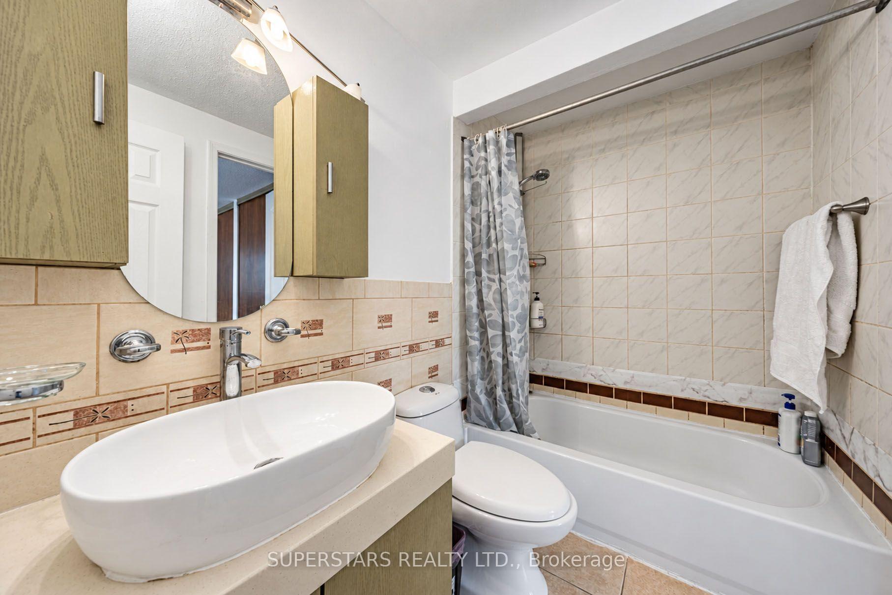 Photo 15 of 29 Jenny Wrenway, North York, Hillcrest Village — HOMEH