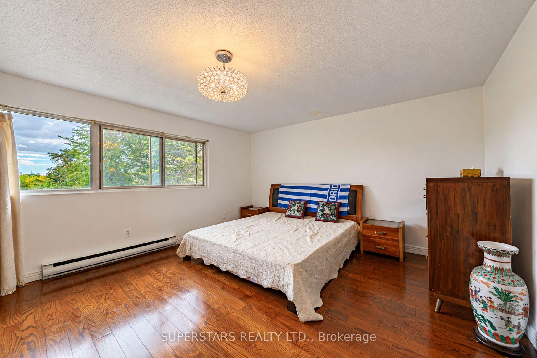Photo 18 of 29 Jenny Wrenway, North York, Hillcrest Village — HOMEH