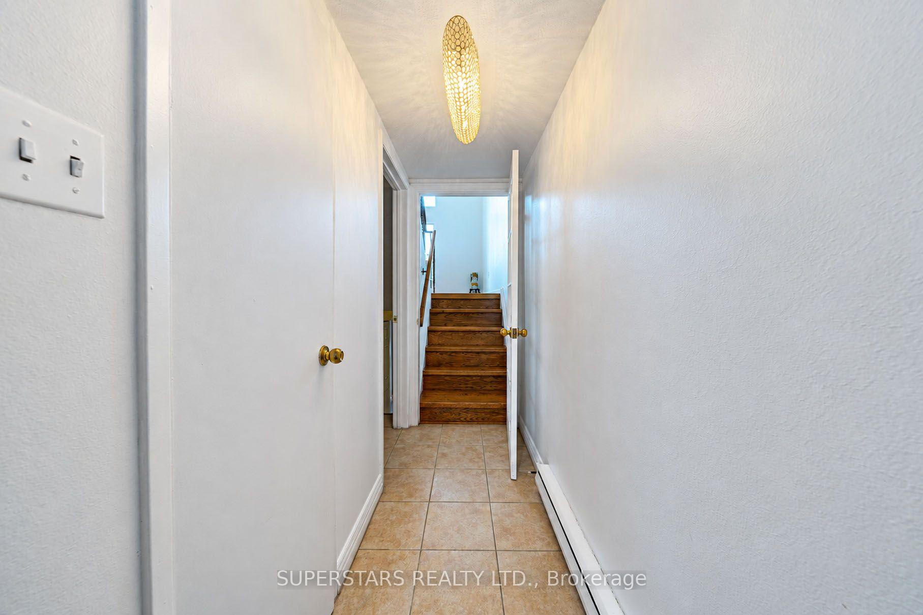 Photo 23 of 29 Jenny Wrenway, North York, Hillcrest Village — HOMEH
